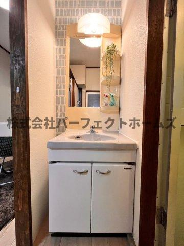 高野道1丁目戸建　賃貸の洗面所|脱衣スペースもあります