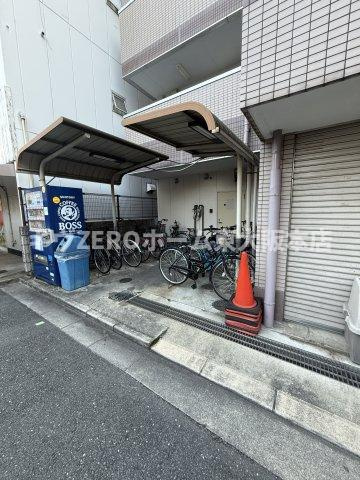 ビクトワール小阪の駐車場
