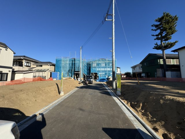 市川市菅野２丁目新築戸建【八幡小学校：10分】の前面道路含む現地写真|中央開発道路