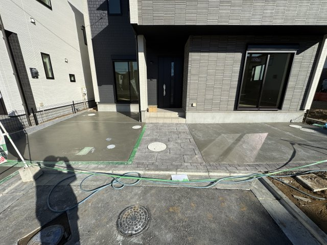 市川市菅野２丁目新築戸建【八幡小学校：10分】の駐車場|2号棟駐車スペース・2台駐車可