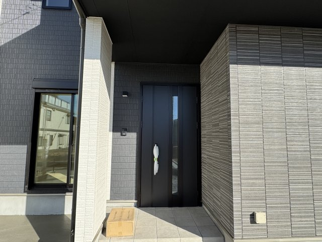 市川市菅野２丁目新築戸建【八幡小学校：10分】のエントランス|エントランス・玄関ポーチ