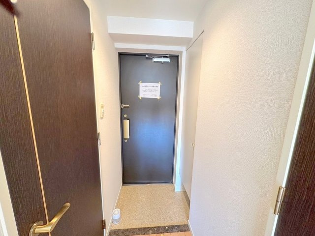 クレアート新大阪セレニティの玄関