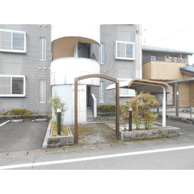 ソシエ２２１のエントランス