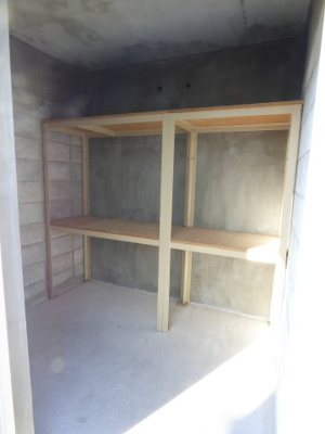 【設備】 | OTOWA BASE い号棟 | 物置：自転車やタイヤが入っても大丈夫な広さがあります。