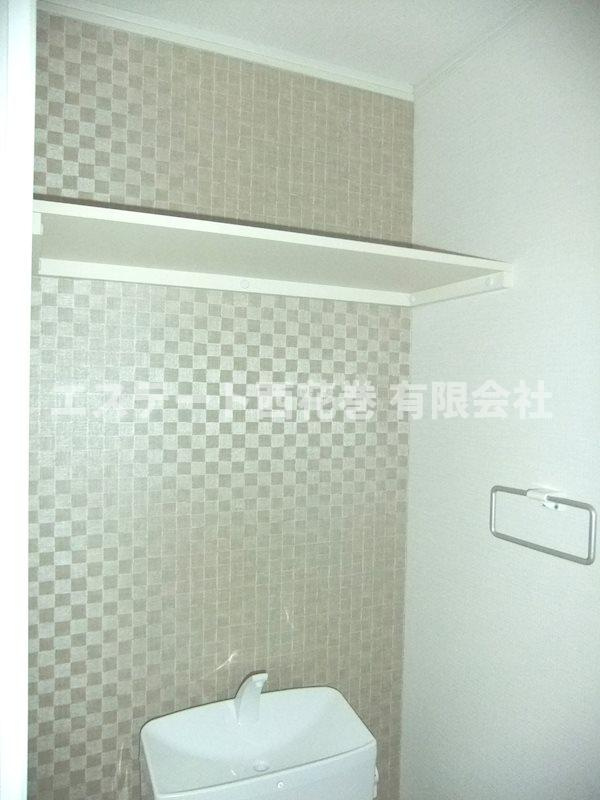 gran hills suwaのトイレ|トイレに収納棚があります