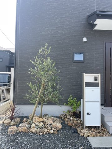 西五城戸建（賃貸中）の外観|樹木