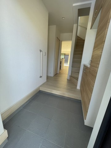 西五城戸建（賃貸中）の玄関