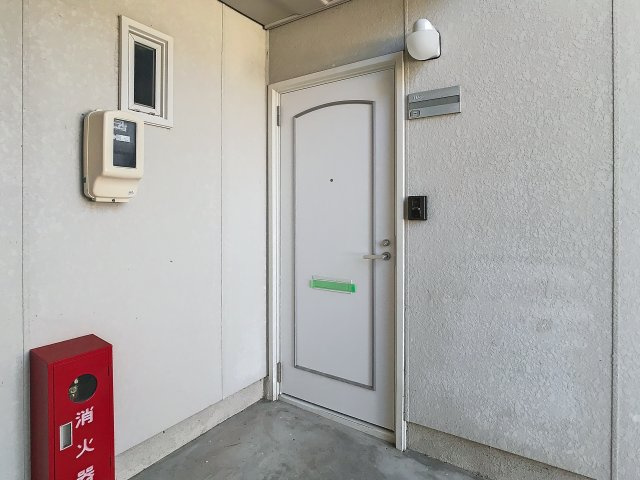 北佐久郡軽井沢町大字長倉の賃貸マンションのエントランス