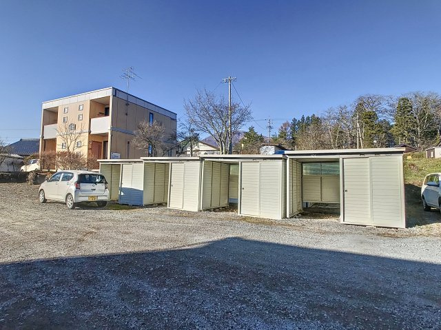 北佐久郡軽井沢町大字長倉の賃貸マンションのその他共用部分|外物置が各部屋にあるのがポイント高め♪
ご活用くださいね！