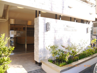 【エントランス】 | とても広々した開放感あるエントランス。