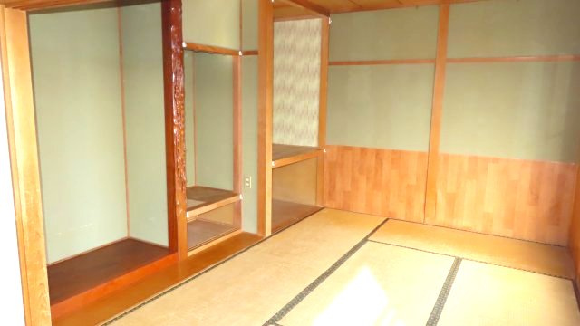 【和室】 | 北見市留辺蘂町旭１区２３０番地５　中古売家 | 1階に6帖の和室があり、床の間、仏間、収納が備わっていることは、お客様をもてなしたり、家族でくつろいだりと、多目的に使えるというメリットがあります。
