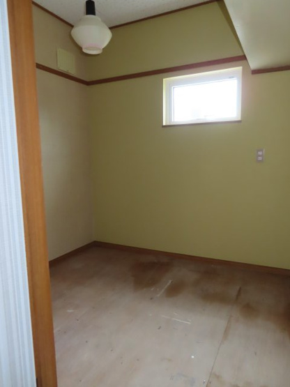 【収納】 | 北見市留辺蘂町旭１区２３０番地５　中古売家 | ２階左側納戸の窓交換いたしました。