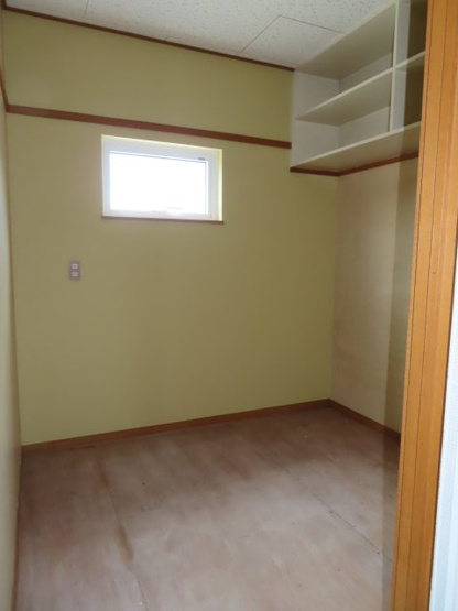 【収納】 | 北見市留辺蘂町旭１区２３０番地５　中古売家 | ２階右側納戸の窓交換いたしました。