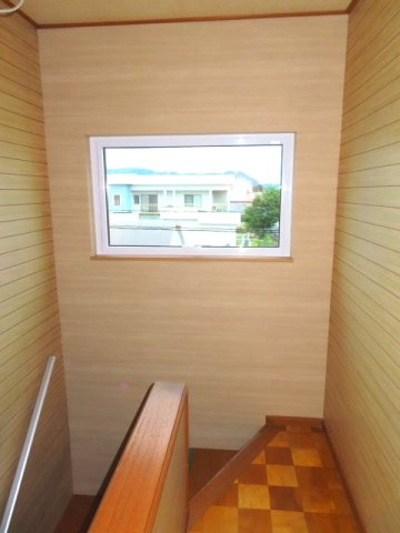 北見市留辺蘂町旭１区２３０番地５　中古売家のその他共用部分|2階ホールの窓もトリプルサッシに交換済です。