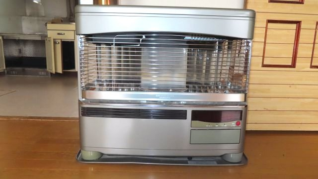 【冷暖房・空調設備】 | 北見市留辺蘂町旭１区２３０番地５　中古売家 | ストーブ