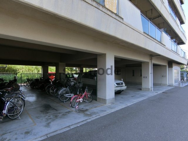 グレイス茨木（旧コーポ北）の駐車場