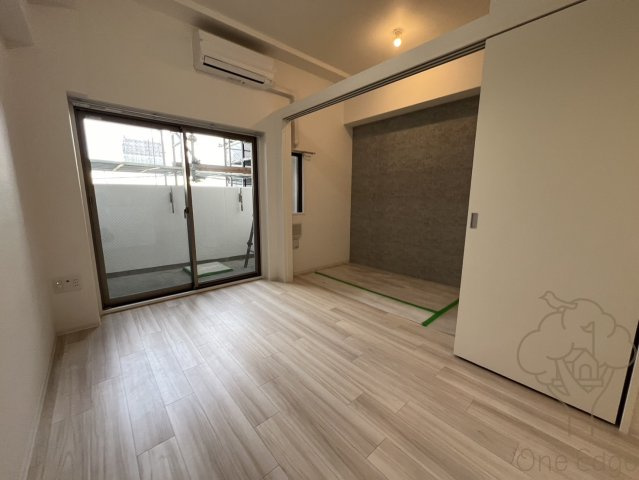 セレニテ新大阪ミラク弐番館の居間・リビング