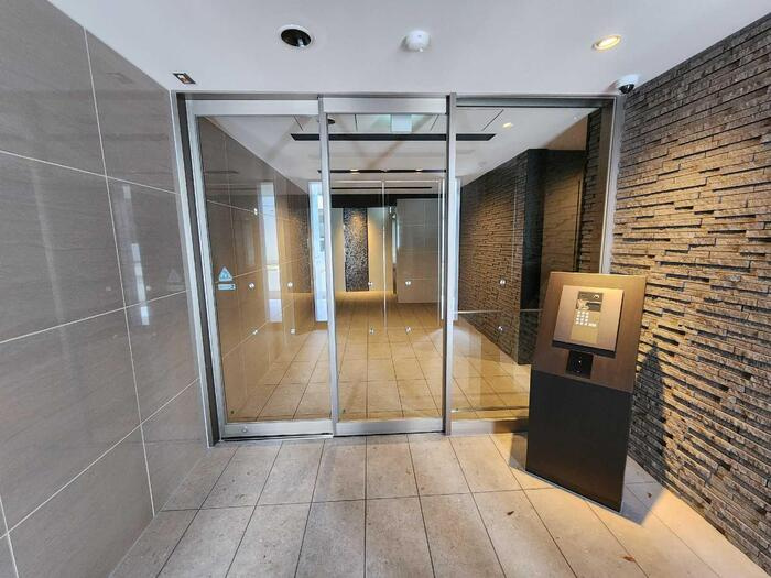 玉造Baseのエントランス