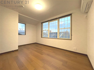 創造性や成長を促す遊びの空間を提供。学習や趣味に集中できる環境を整えます。個別のプライベートスペースは自己表現と自立心を育み、心地よい睡眠環境を整えリラックスできる場所を提供。