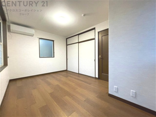 リラックスできるプライベート空間で、快適な睡眠をサポート。個人の好みに合わせたインテリアや寝具で心地良さを追求。プライベートな時間を過ごし、リフレッシュする場所におすすめです。