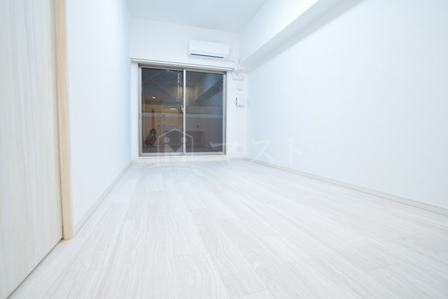 プレジオテンマの洋室