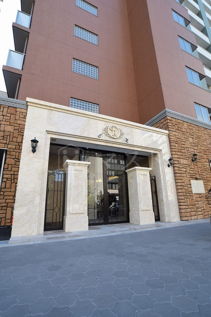 プレジオテンマのエントランス