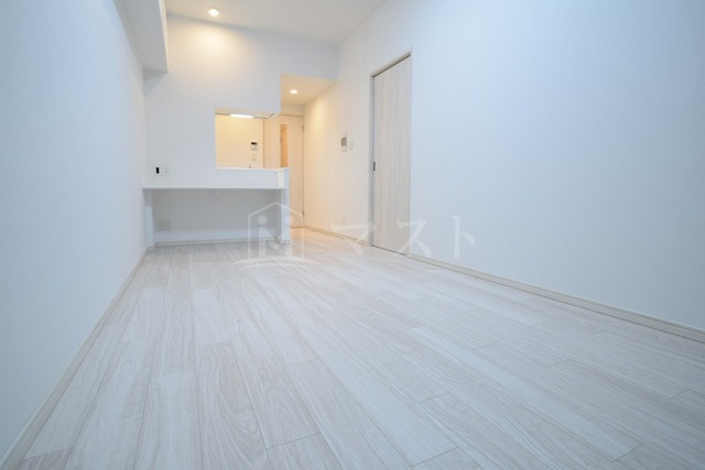 プレジオテンマの居間・リビング