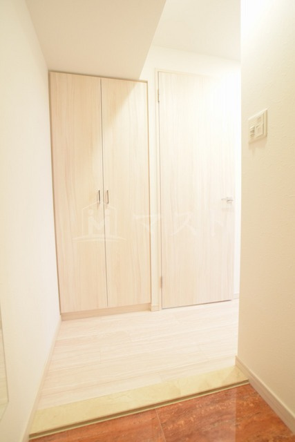 プレジオテンマの玄関