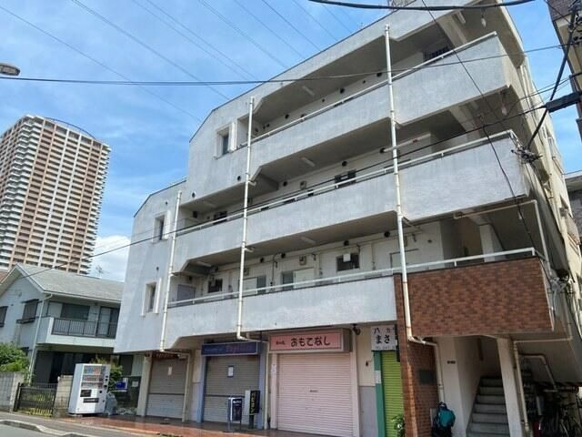 レジデンス市川のエントランス