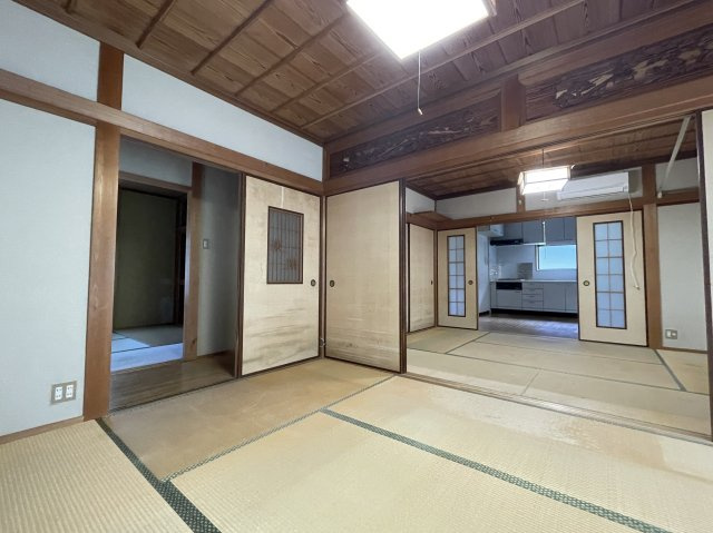 美咲町西川　中古住宅　6DKの和室|1F南6帖