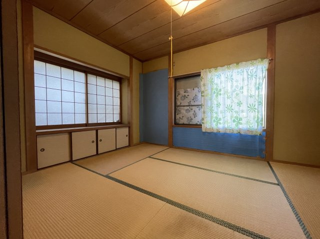 美咲町西川　中古住宅　6DKの和室|1F北6帖