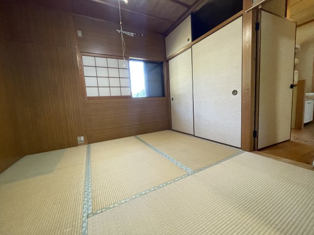 美咲町西川　中古住宅　6DKの和室|2F西4.5帖