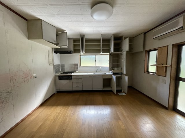 美咲町西川　中古住宅　6DKのキッチン