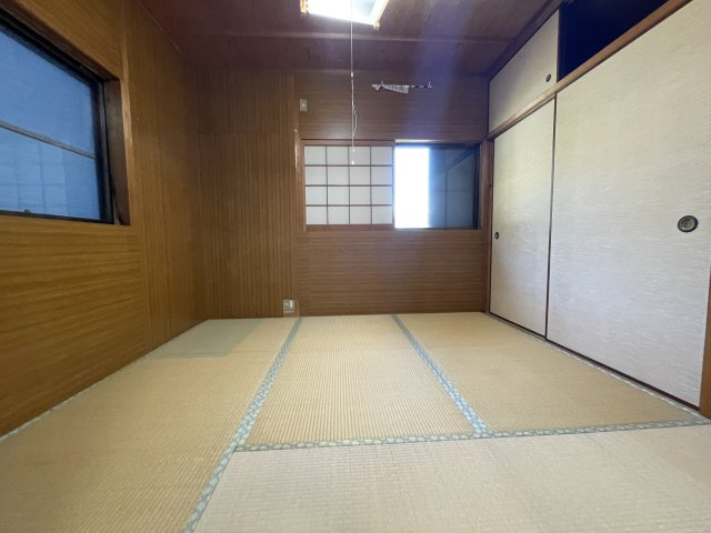 美咲町西川　中古住宅　6DKの和室|2F西4.5帖