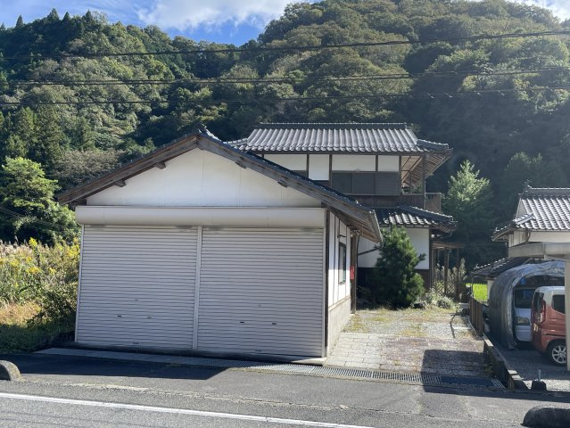 美咲町西川　中古住宅　6DKの外観