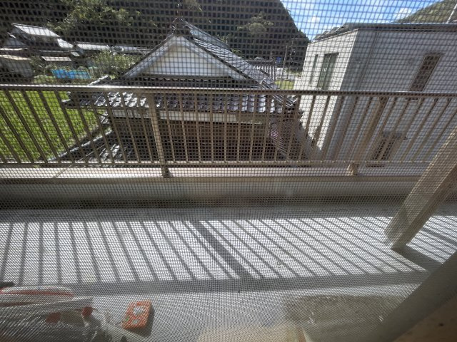 美咲町西川　中古住宅　6DKのバルコニー