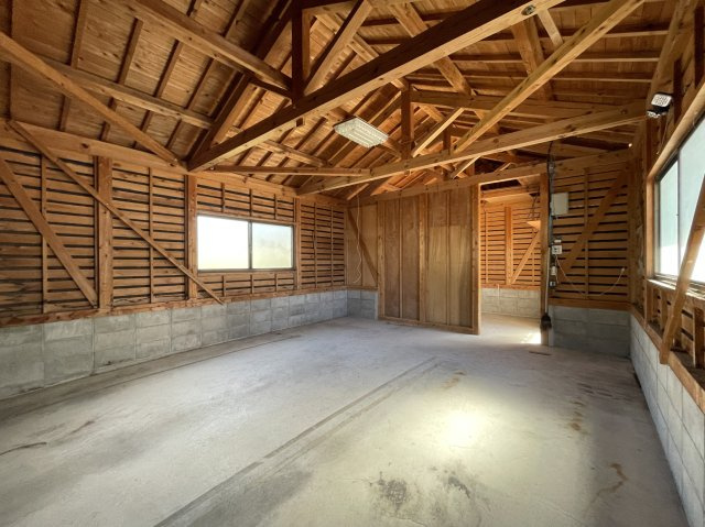 美咲町西川　中古住宅　6DKの駐車場|車庫
EV車充電用コンセント（200V）あり