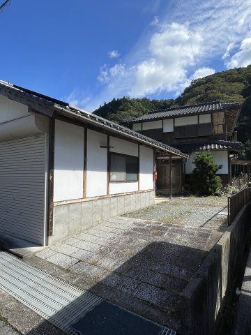 美咲町西川　中古住宅　6DKの庭