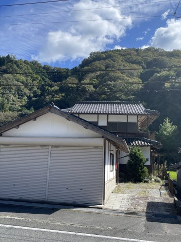 美咲町西川　中古住宅　6DKの庭
