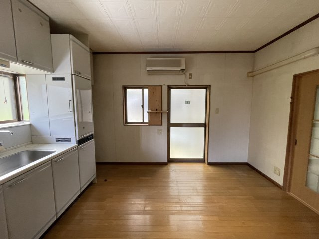 美咲町西川　中古住宅　6DKのキッチン