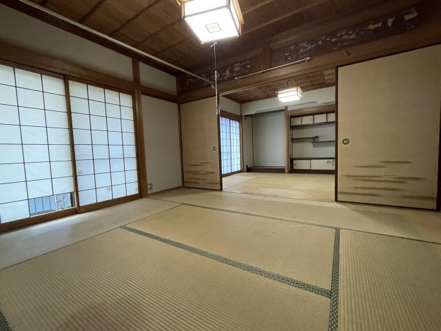 美咲町西川　中古住宅　6DKの和室|1F南6帖