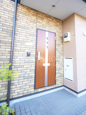 【エントランス】 | グラフティファミーユ | 清潔なエントランスです