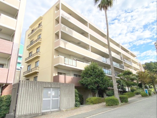 ベンタナヒルズ篠栗2号館の外観|ベンタナヒルズ篠栗 2号館！総戸数36戸！敷地内洗車場や室内プールなど、共用施設充実のマンションです！