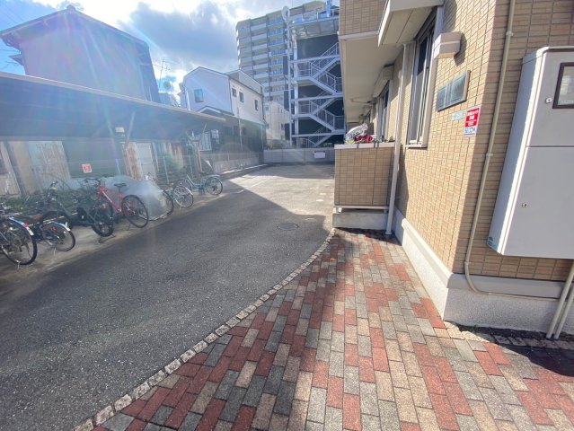 フォレストコート逆瀬川（サカセガワ）の駐車場|駐車スペースもあります