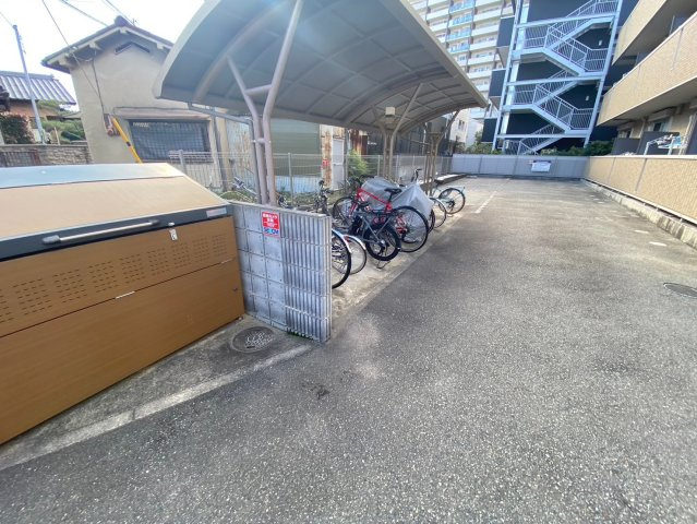フォレストコート逆瀬川（サカセガワ）の駐車場|駐車スペースもあります