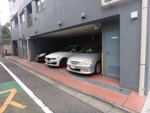 フォルティア文京千石の駐車場