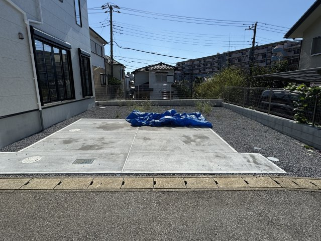 松戸市六高台西新築戸建【六実第三小学校：10分】の駐車場|駐車スペース・並列２台駐車可