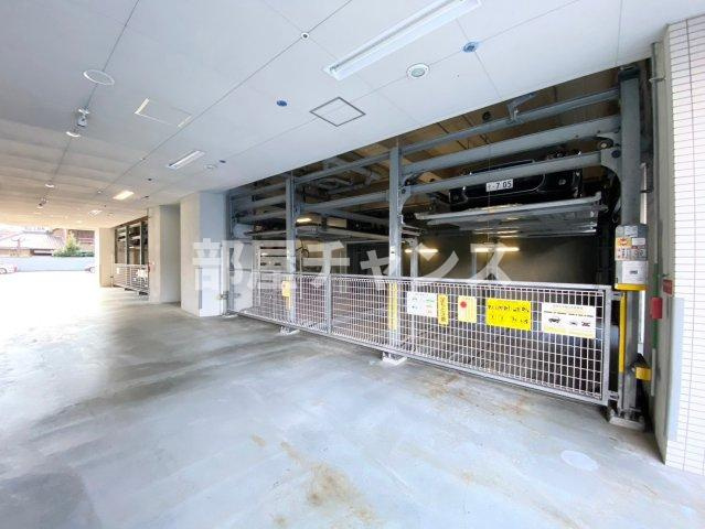 フローラル東別院の駐車場
