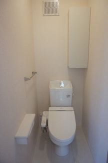 洗浄機能付き便座のトイレです