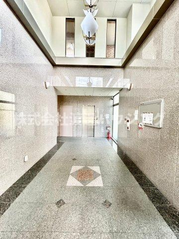 エクセレント上新13のエントランス